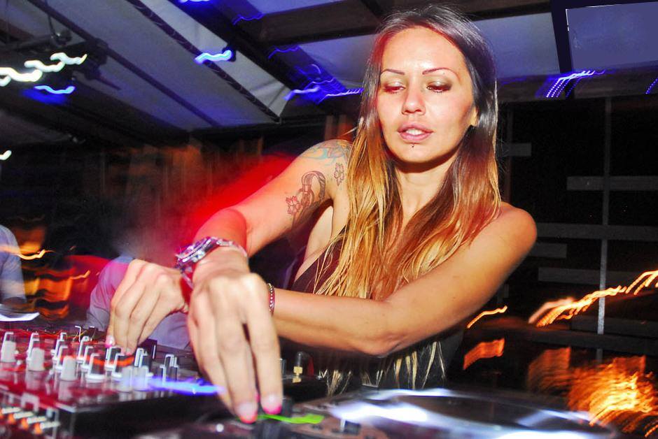 best female dj rajkot